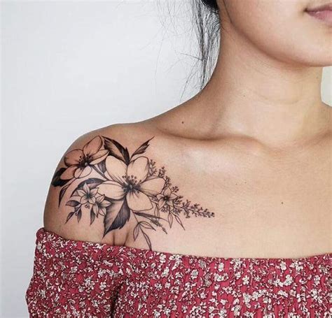 Ideas de tatuajes para mujeres en el hombro